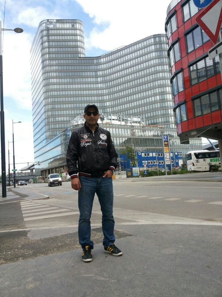 4447601  Roberto, 44 ,    