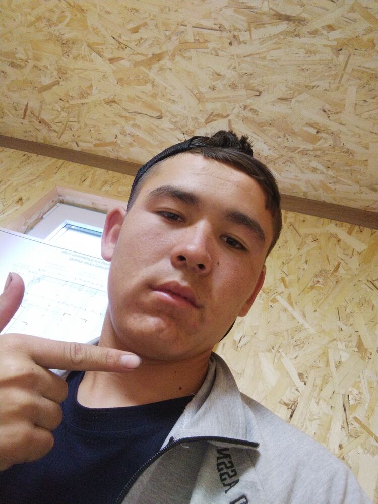  44266231  Shohruh, 20 ,    