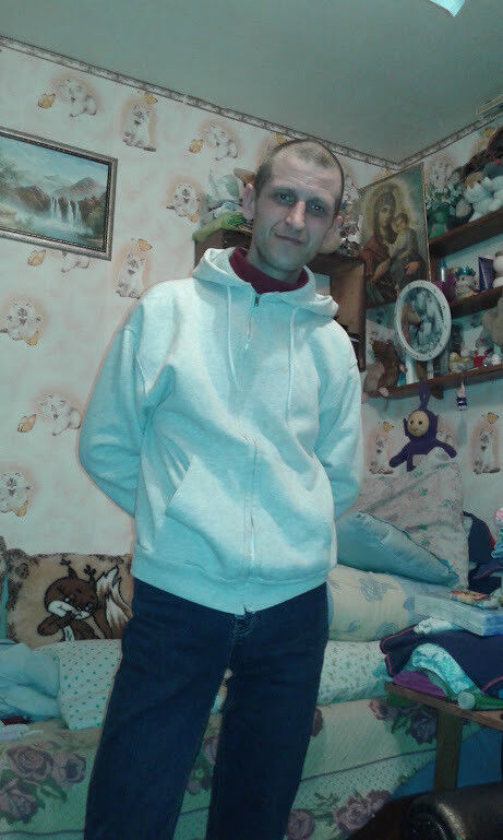  12805681  Rond, 46 ,    
