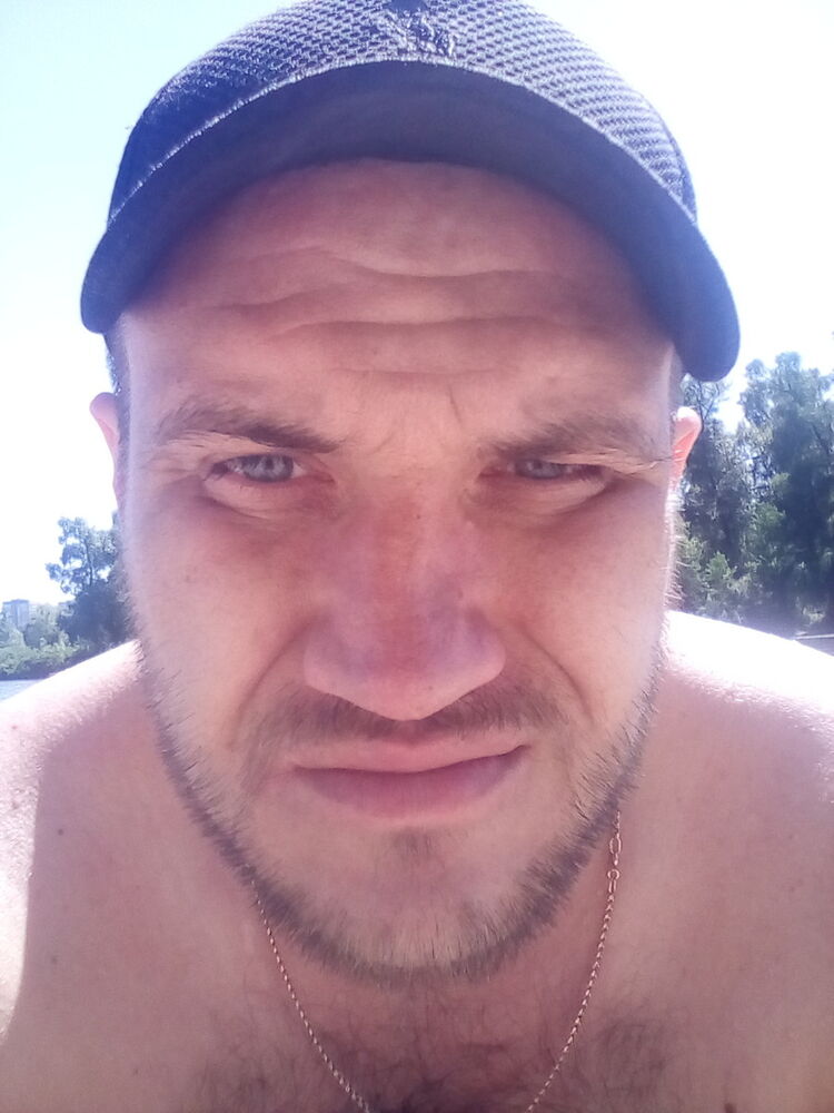  ,   Andrej, 42 ,   ,   , c 
