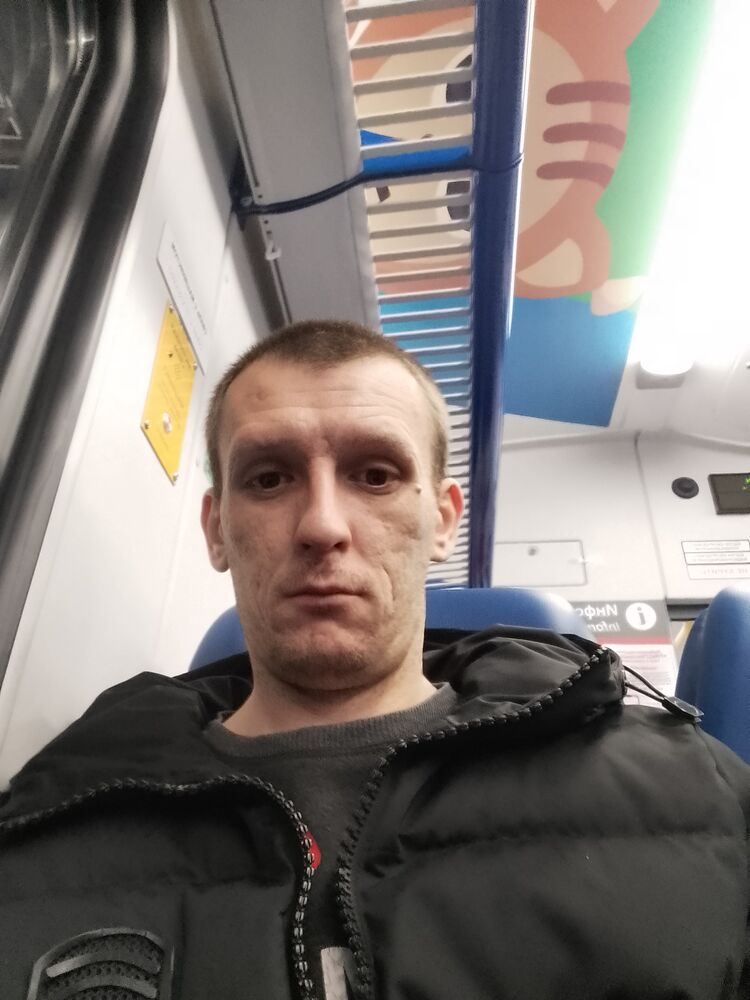  46958171  , 35 ,    
