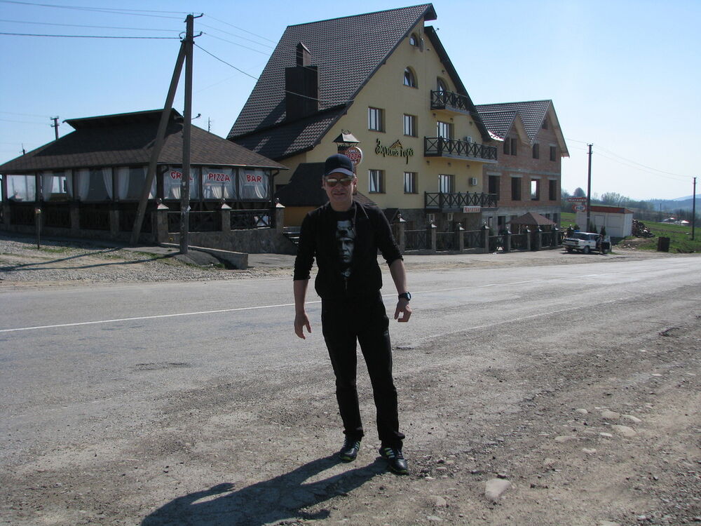  9261221  Andriy, 49 ,    -