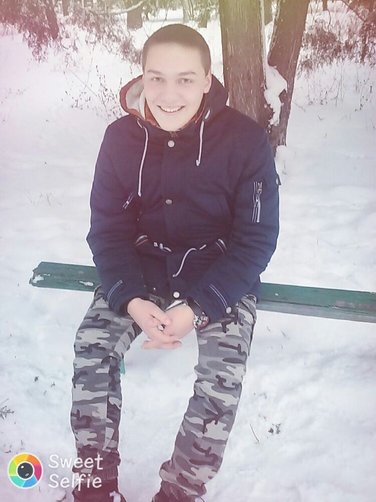  9895141  Jeka, 28 ,    
