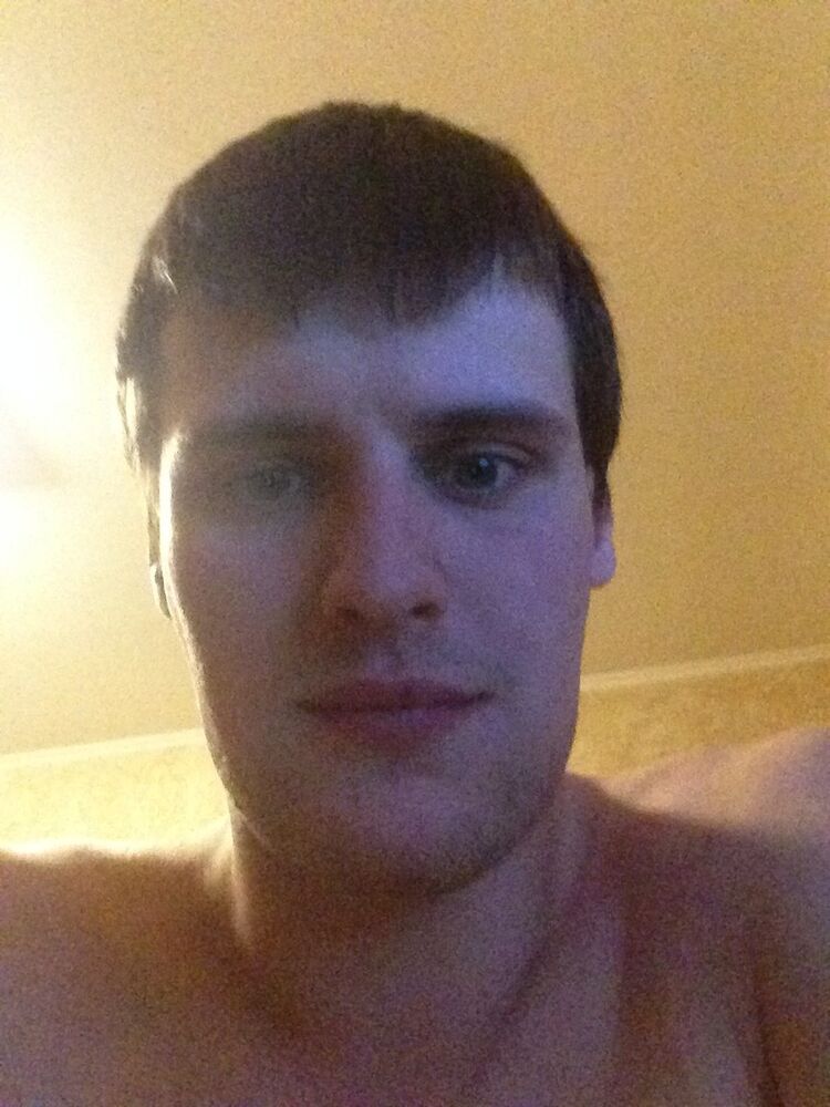  10797521  Viktor, 32 ,    