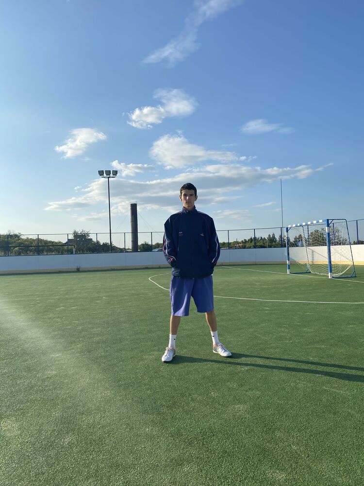  52941011  Ilya, 19 ,    