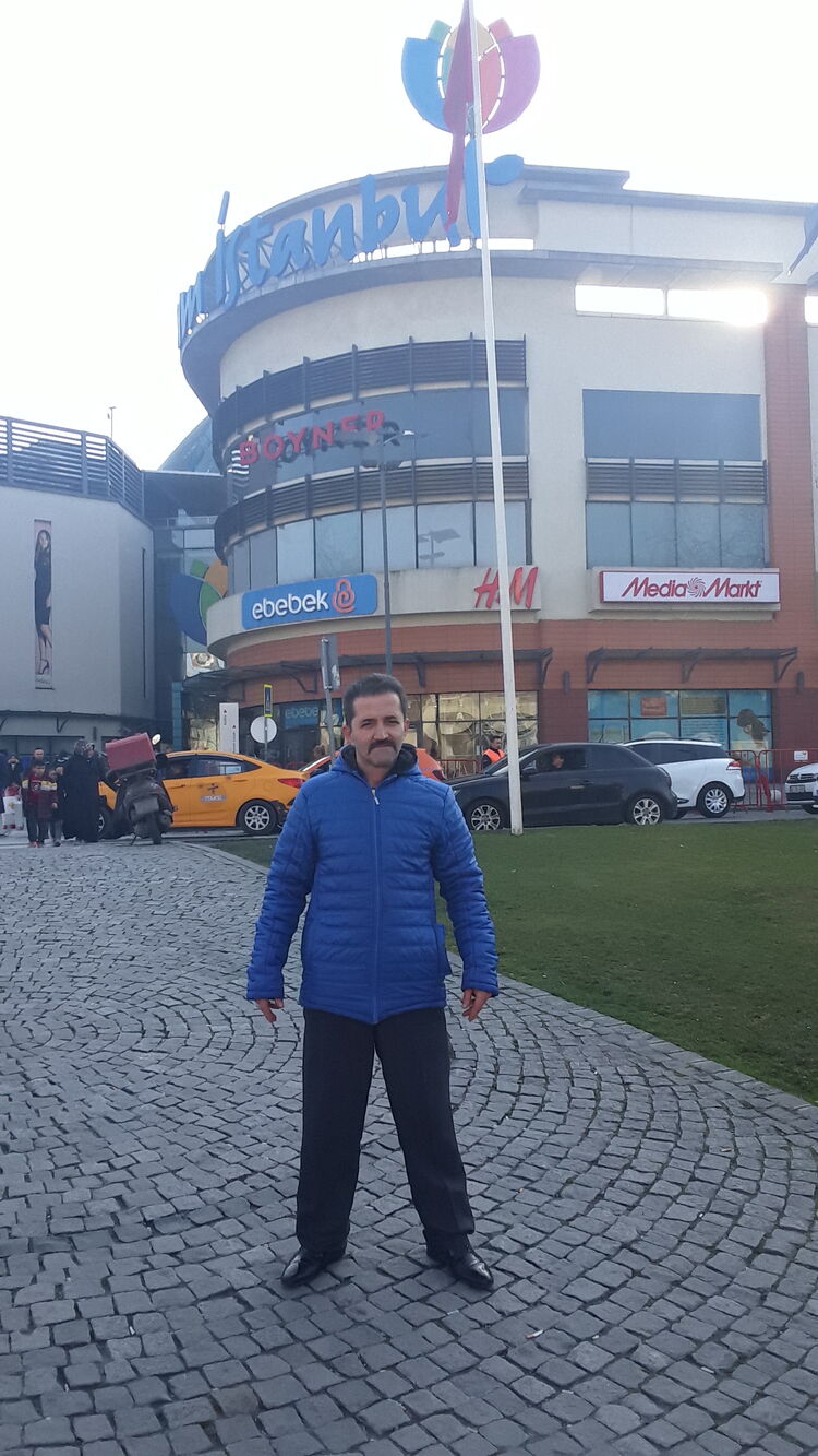  32064291  Ayhan, 54 ,    