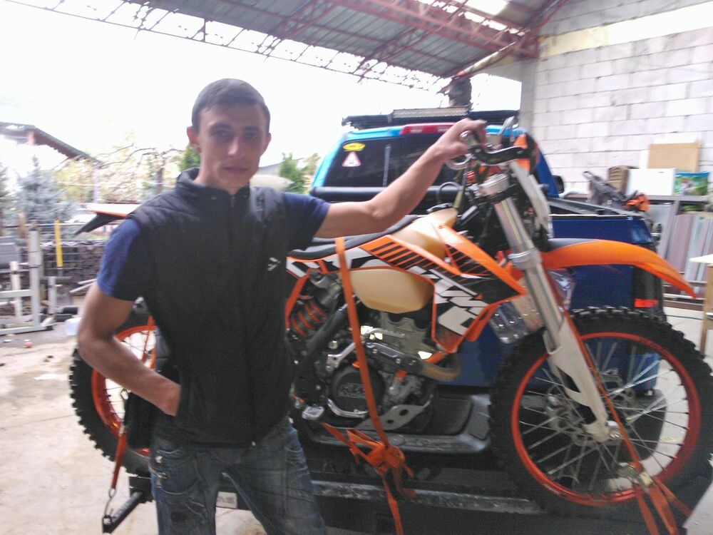  ,   Leonid, 34 ,   