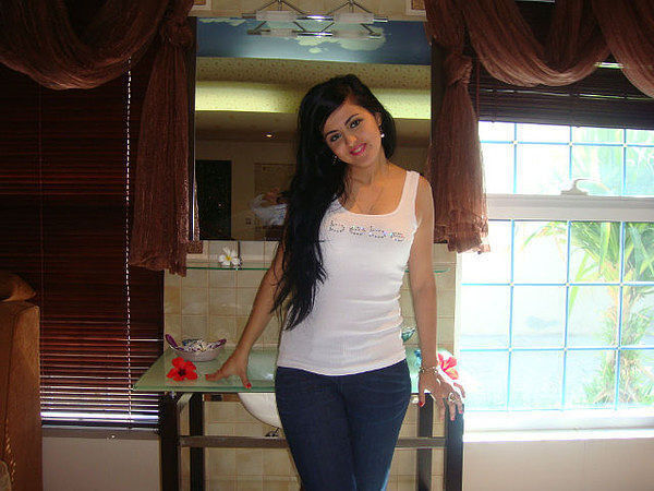  8730241  Aziza, 40 ,    