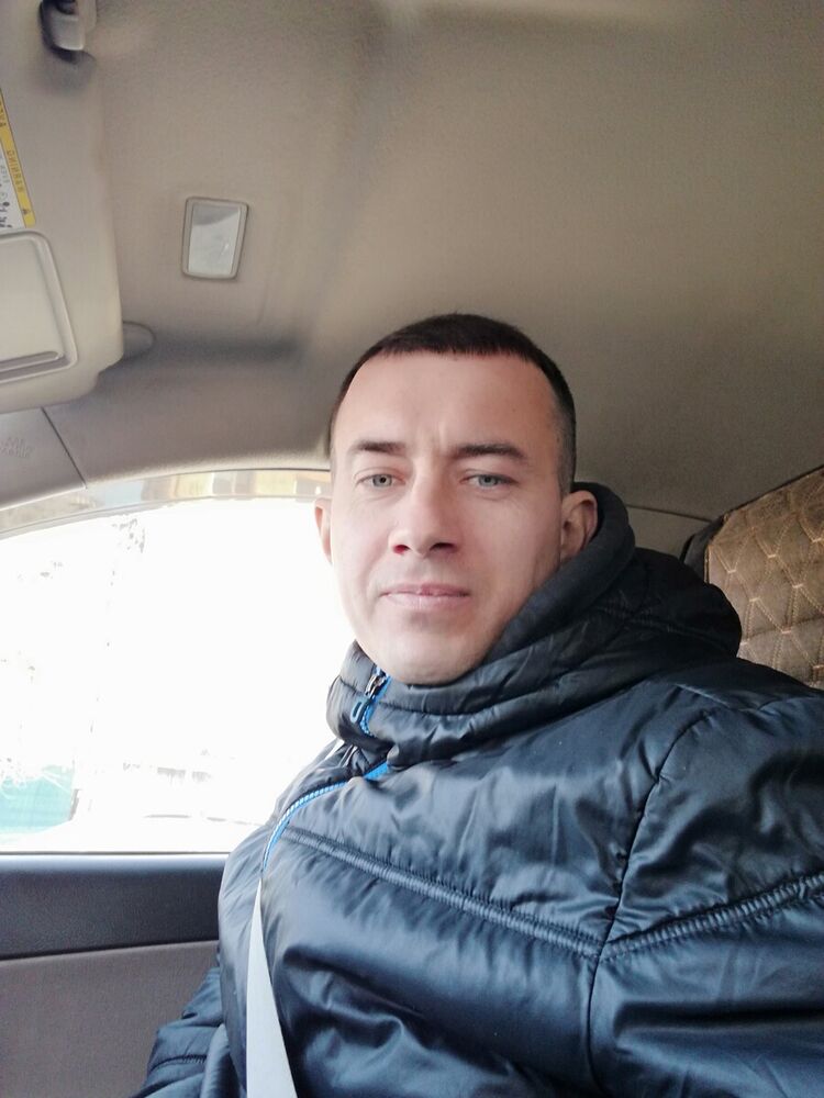  22214461  Andrei, 42 ,    