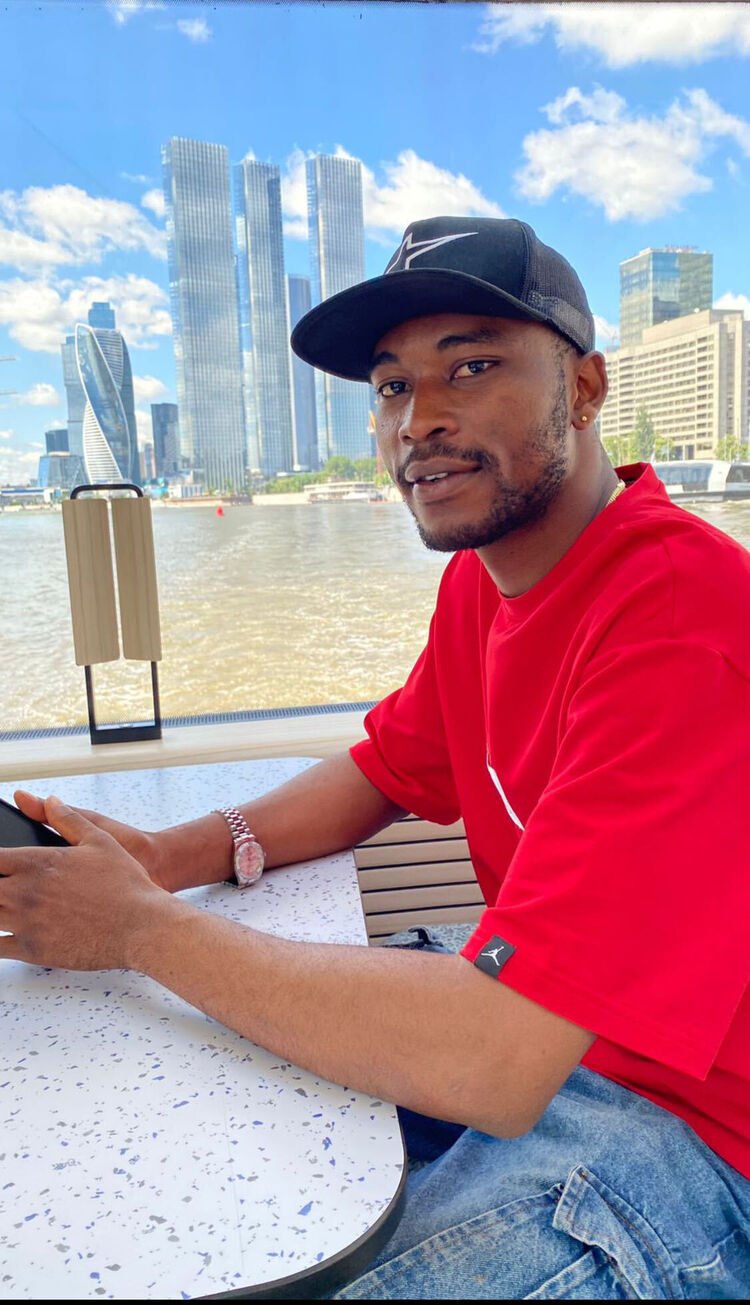  54707581  At, 33 ,    Canary Wharf