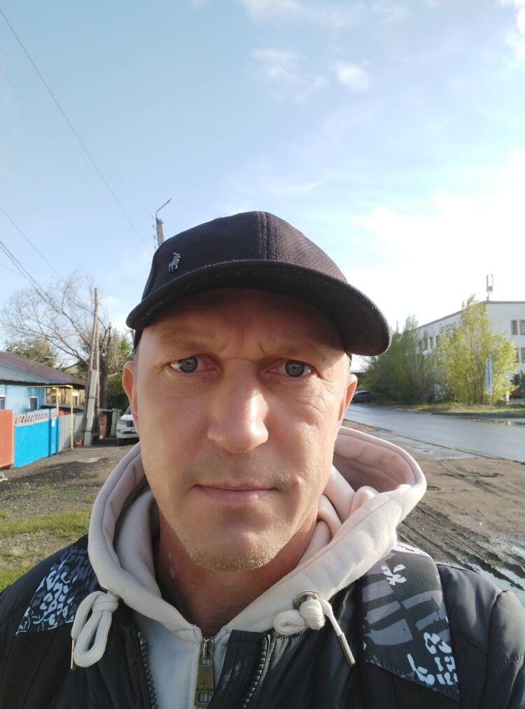  46101411  Denis, 41 ,    