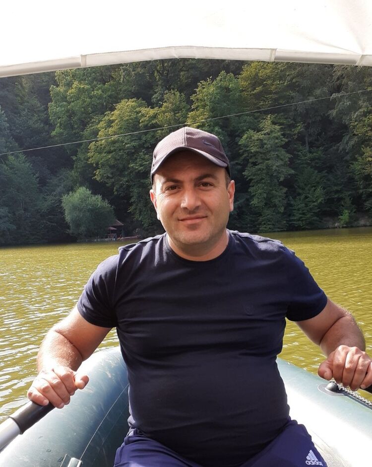  26438491  Norayr, 46 ,    