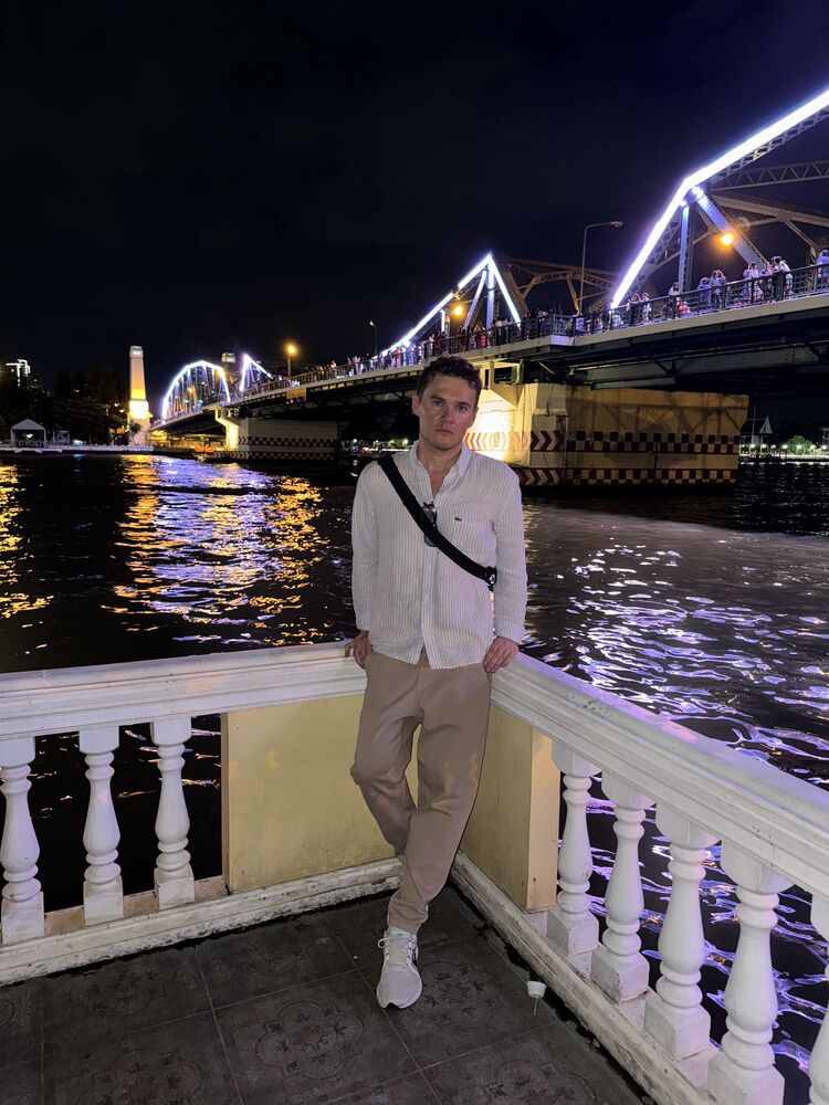  48302191  Oleg, 33 ,    