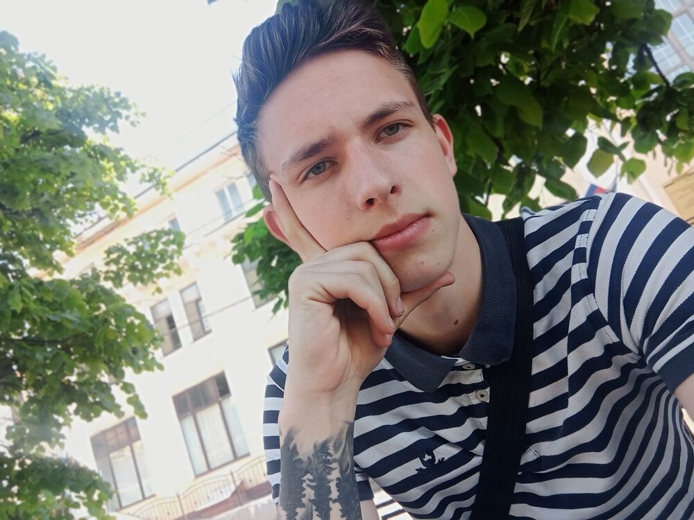  ,   Maxim, 21 ,   ,   , 