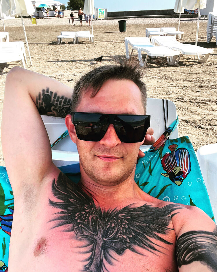  ,   Keni, 36 ,   