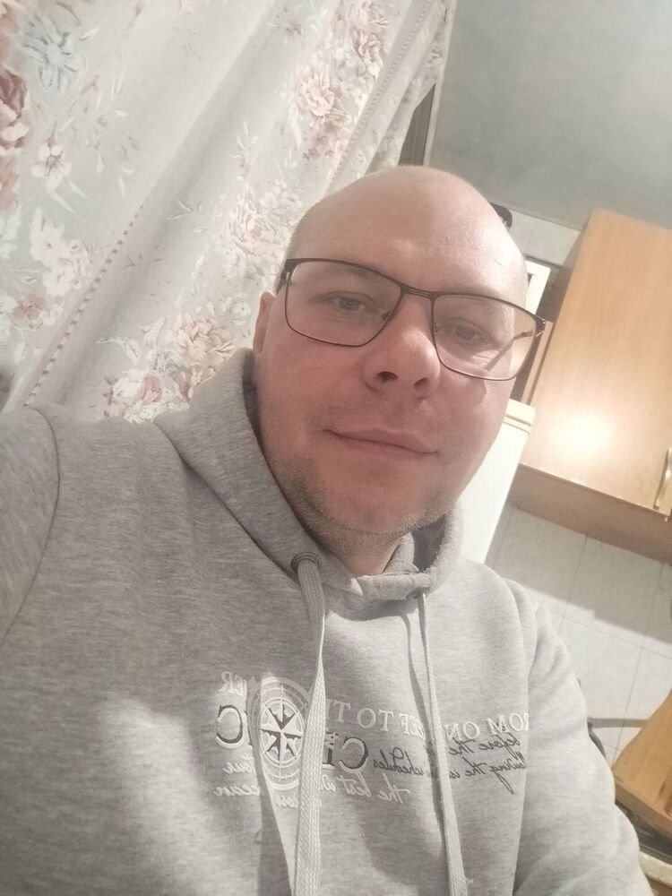  ,   Vitalii, 40 ,   c 