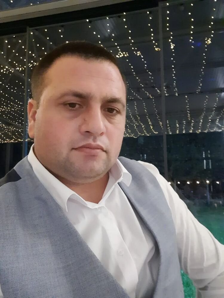  53499991  Andrian, 39 ,    