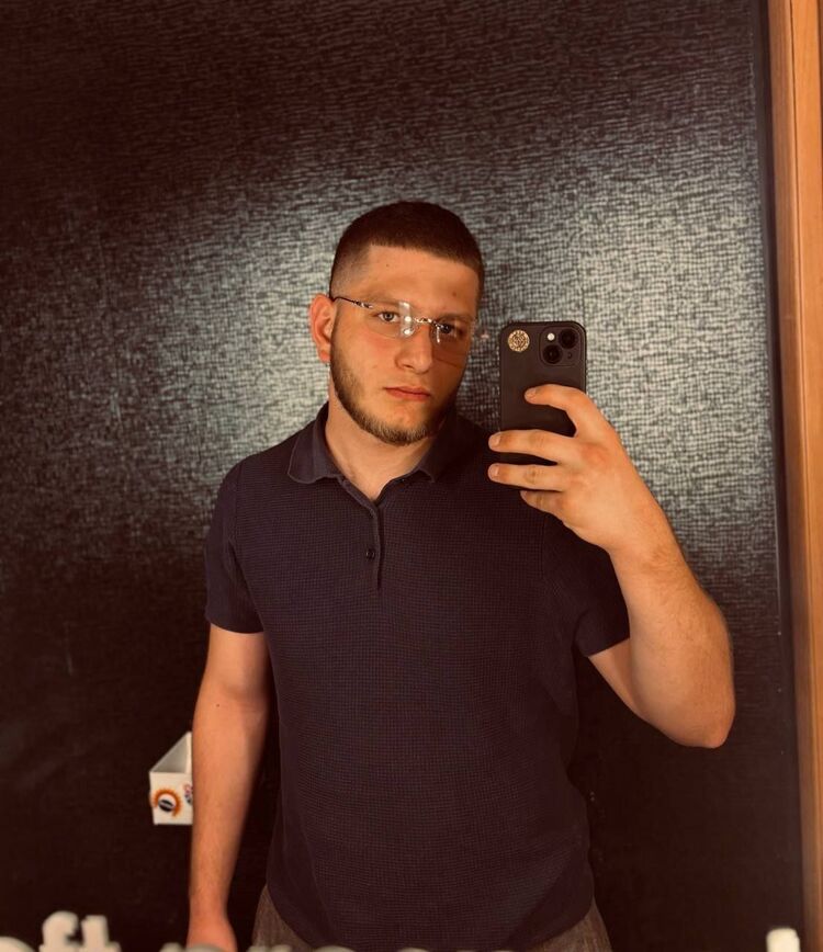  53305801  Abdul, 21 ,    