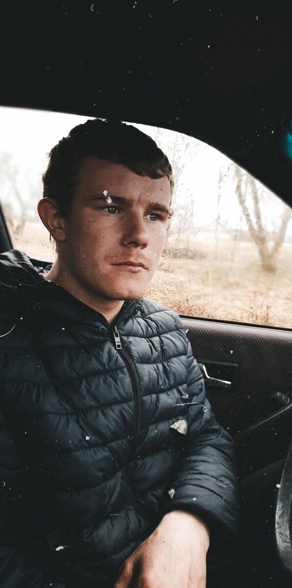  19828791  Arturs, 28 ,    