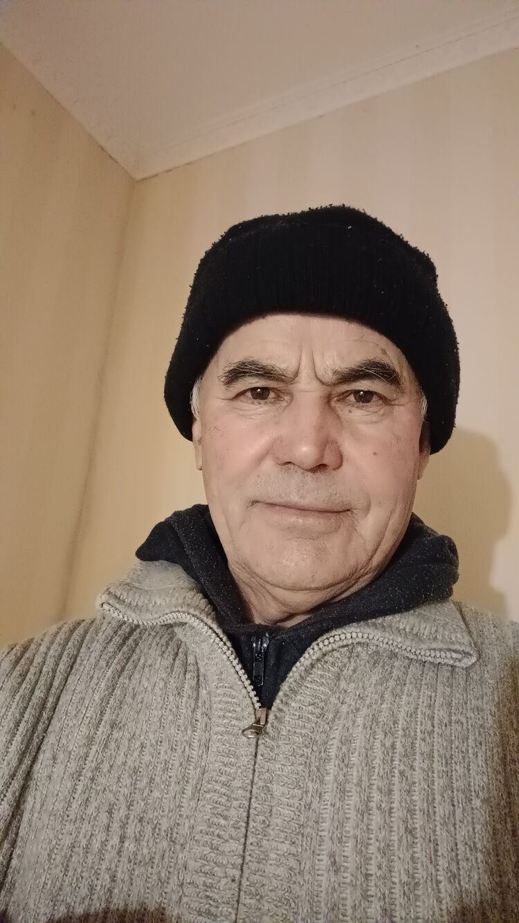  49980481  Man, 64 ,    