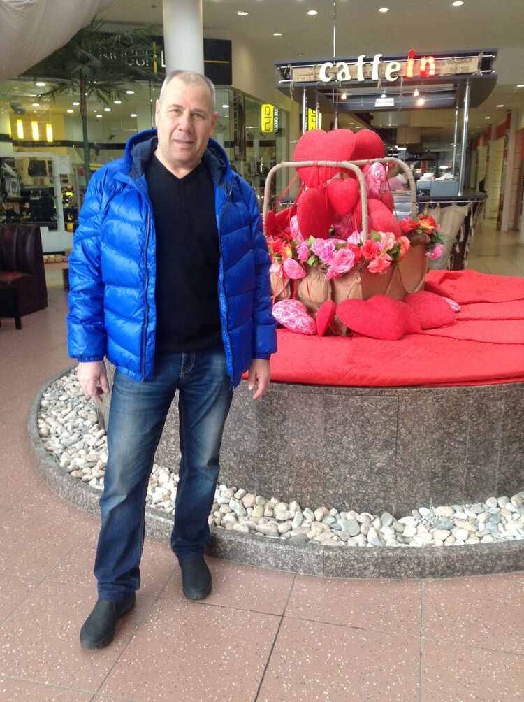  ,   Yuriy, 69 ,   ,   , c 