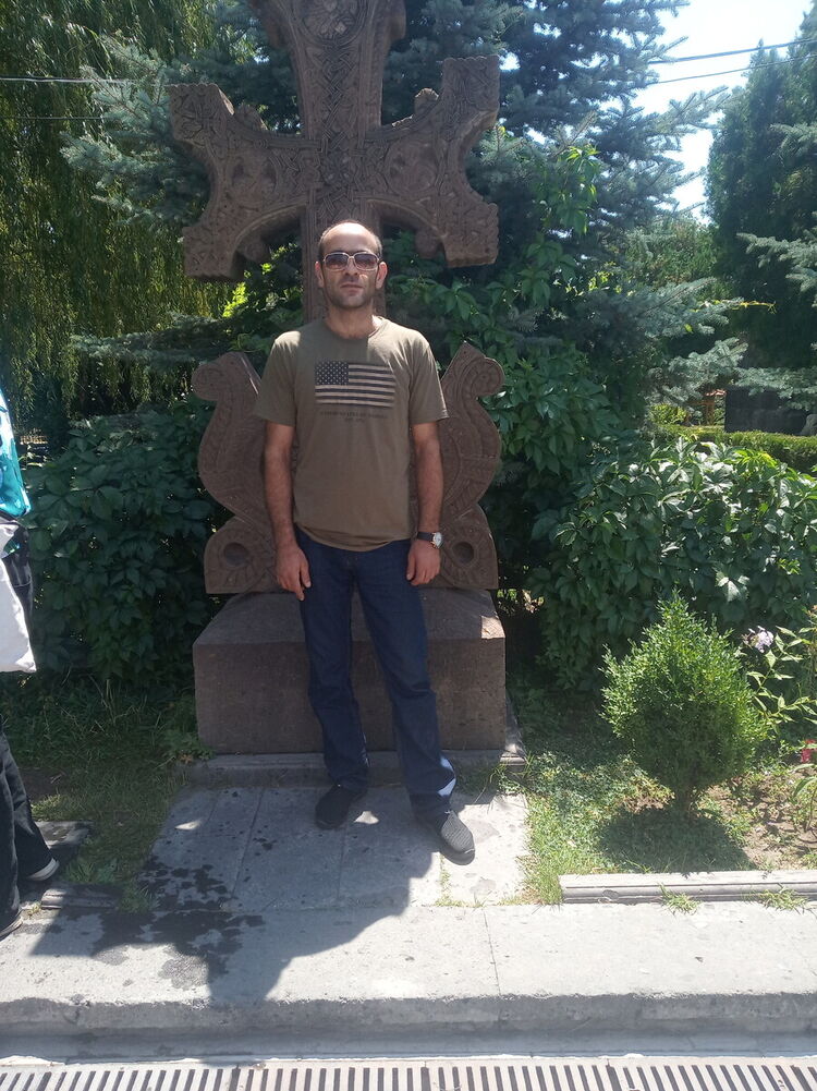  ,   Artur, 40 ,   ,   , c 