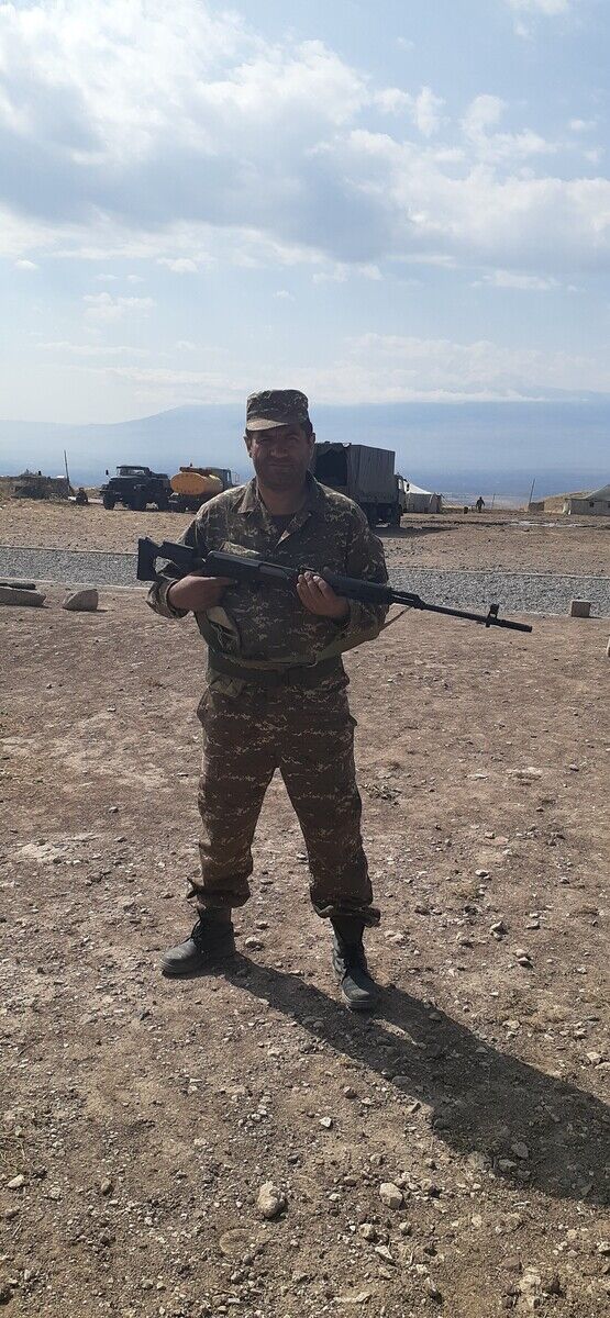  ,   Artur, 42 ,   ,   , c 