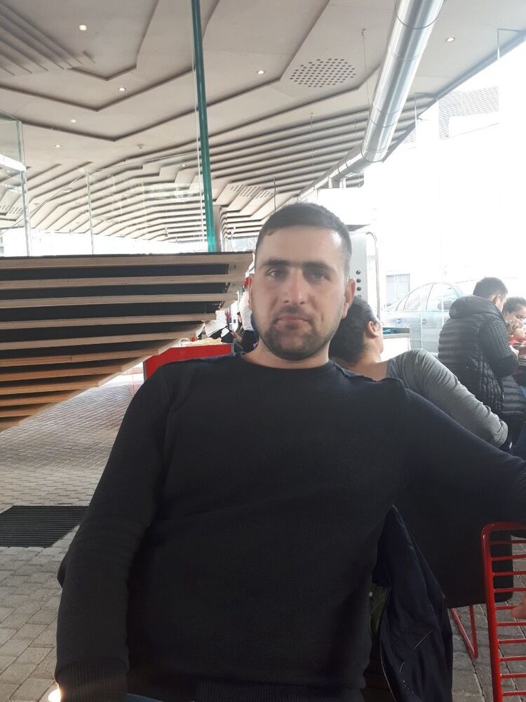  18962331  Zura, 39 ,    