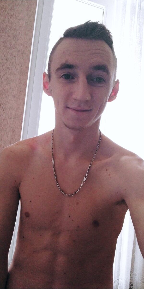  15877421  Vlad, 31 ,    