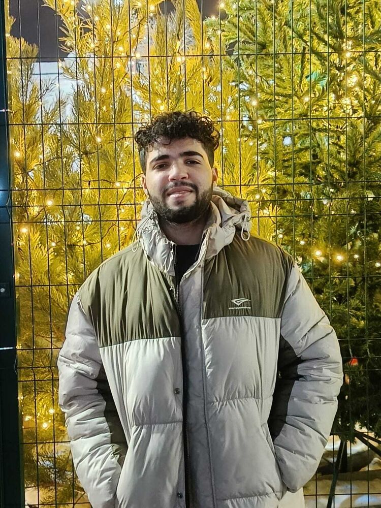  49427921  Hamda, 21 ,    