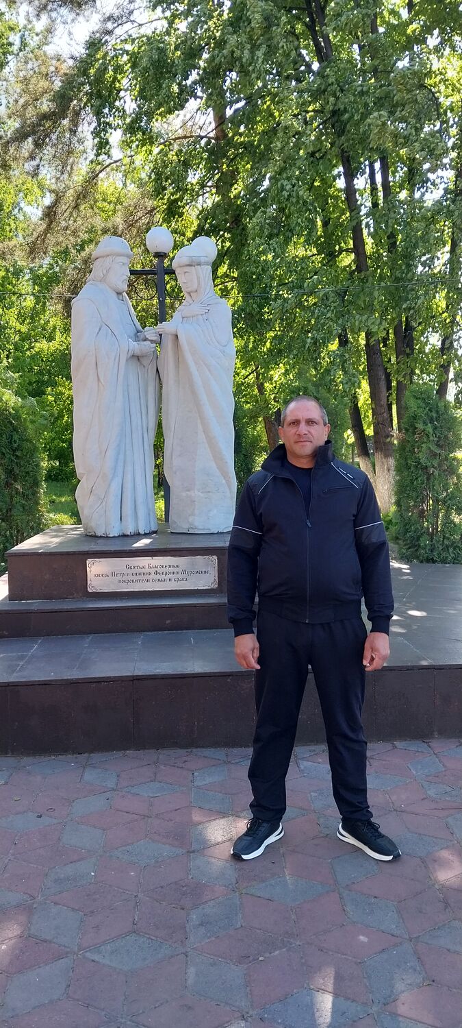  52961751  Artak, 46 ,    