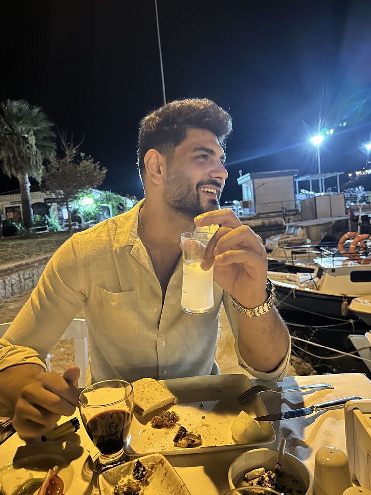  53015041  Deniz, 28 ,    