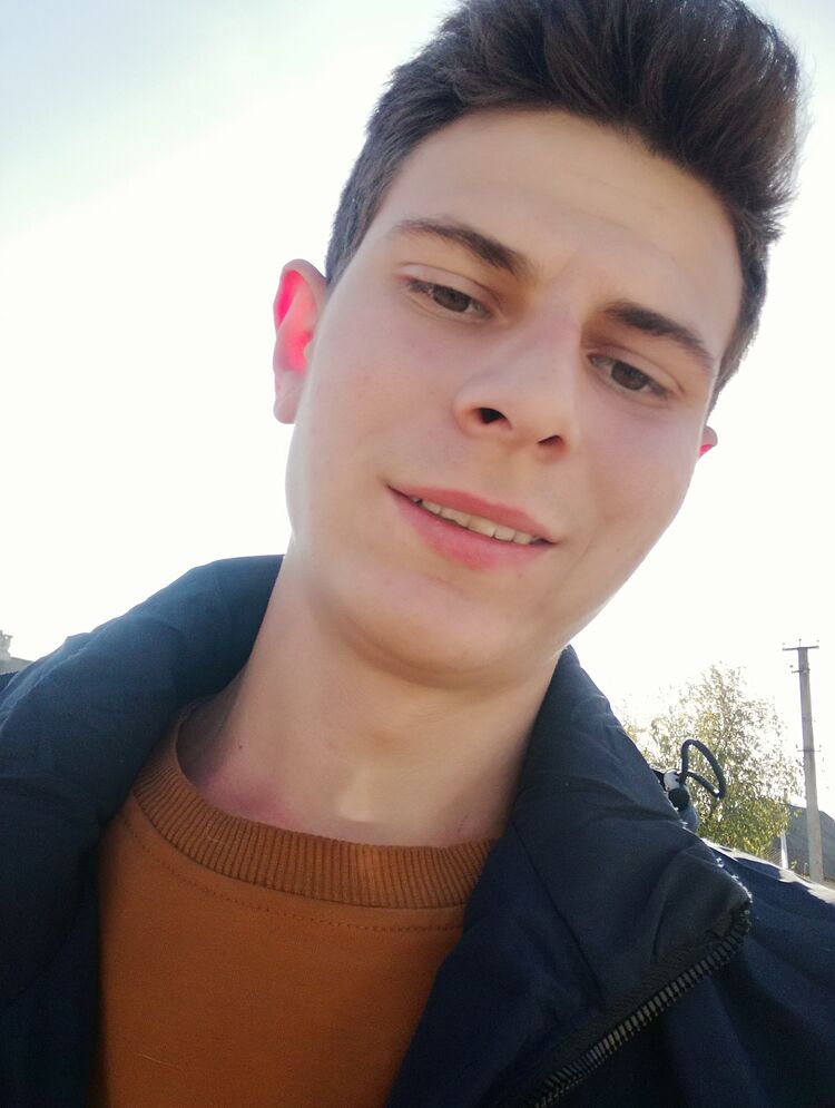  45002361  Denys, 24 ,    