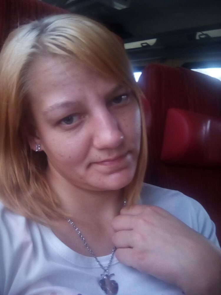  ,   Anna, 35 ,  