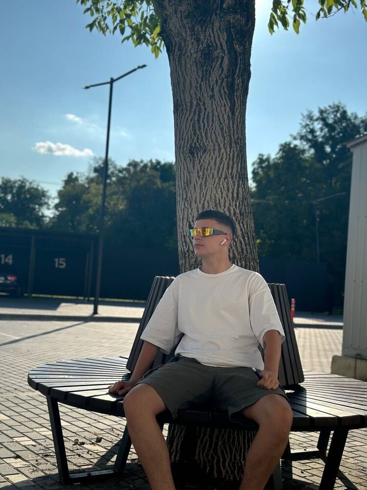  48440941  Vadim, 18 ,    