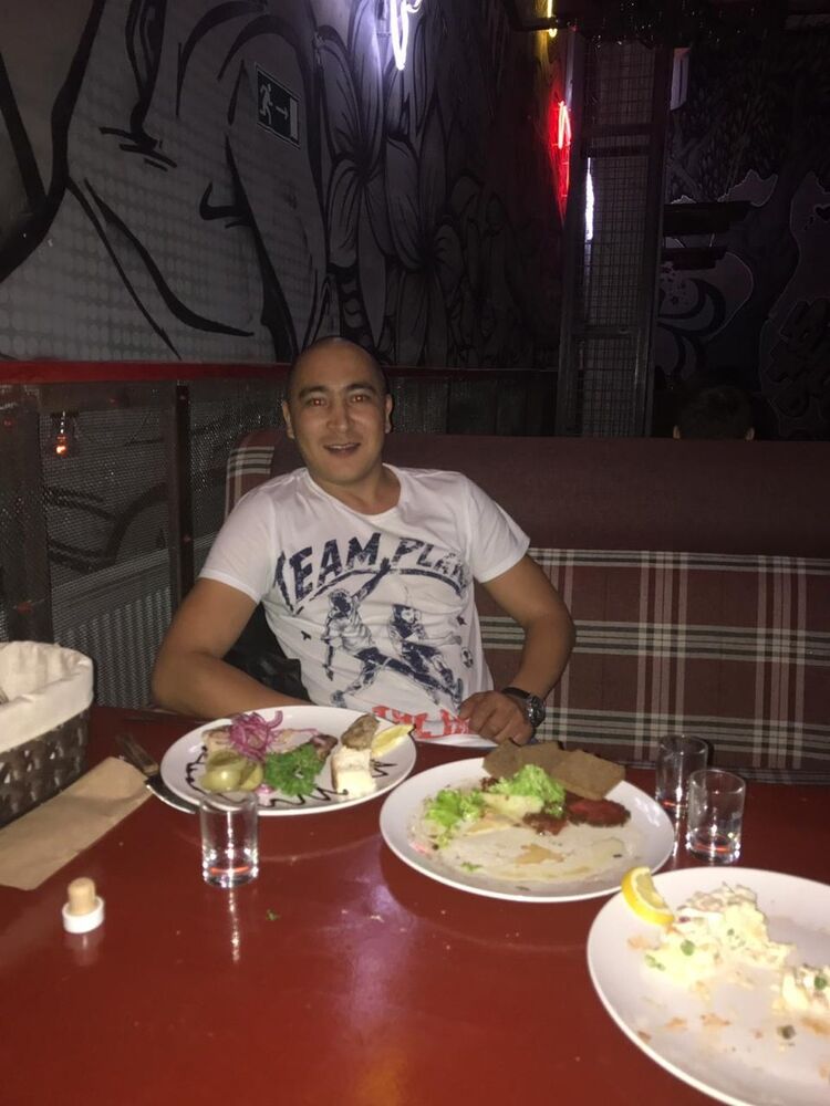 ,   Viktor, 39 ,   