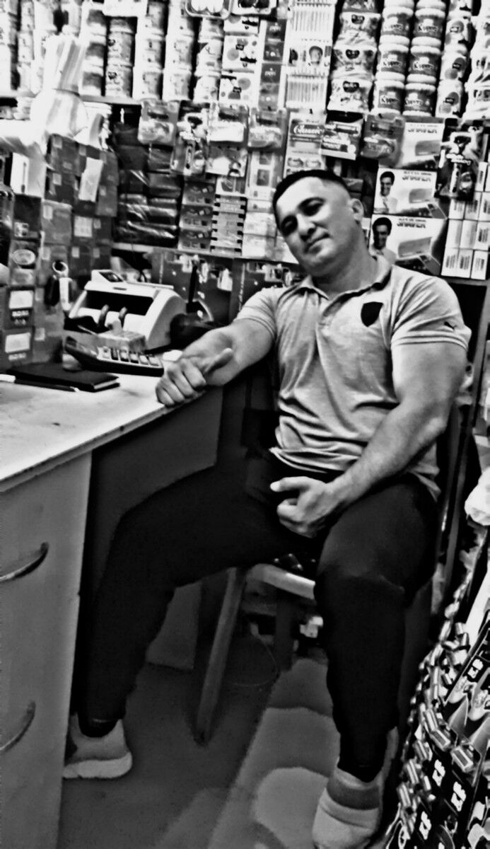  18851311  Hamid, 39 ,    