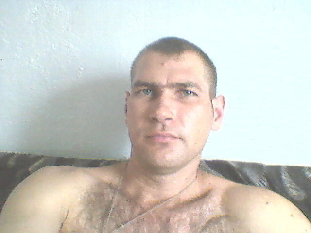  12246241  Dmitrii, 39 ,    