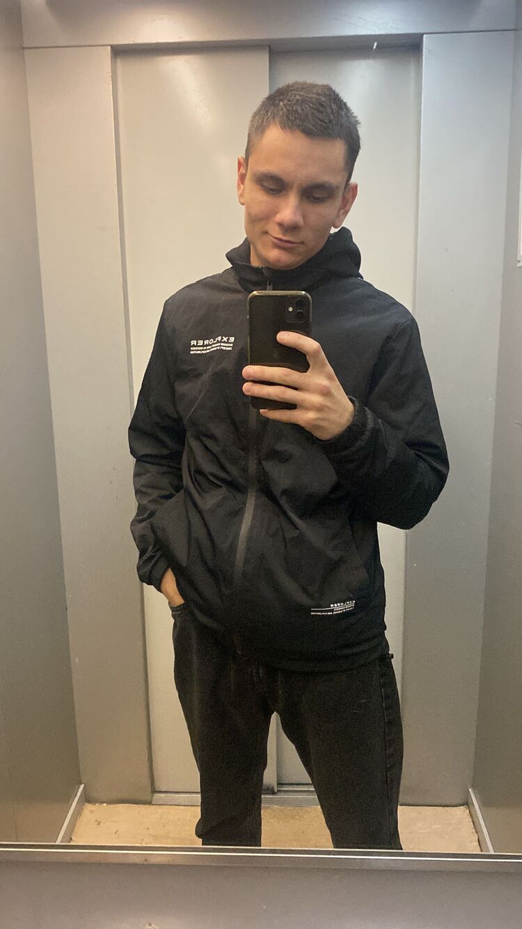  44703721  Petr, 23 ,    