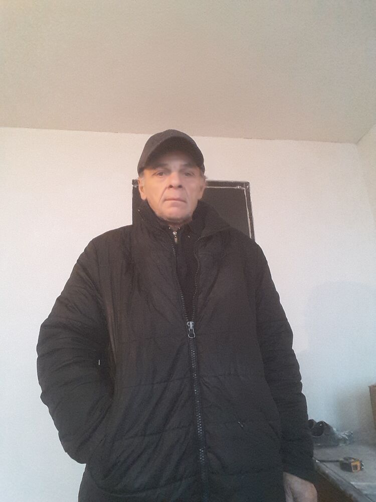  40287191  Daniel, 55 ,    