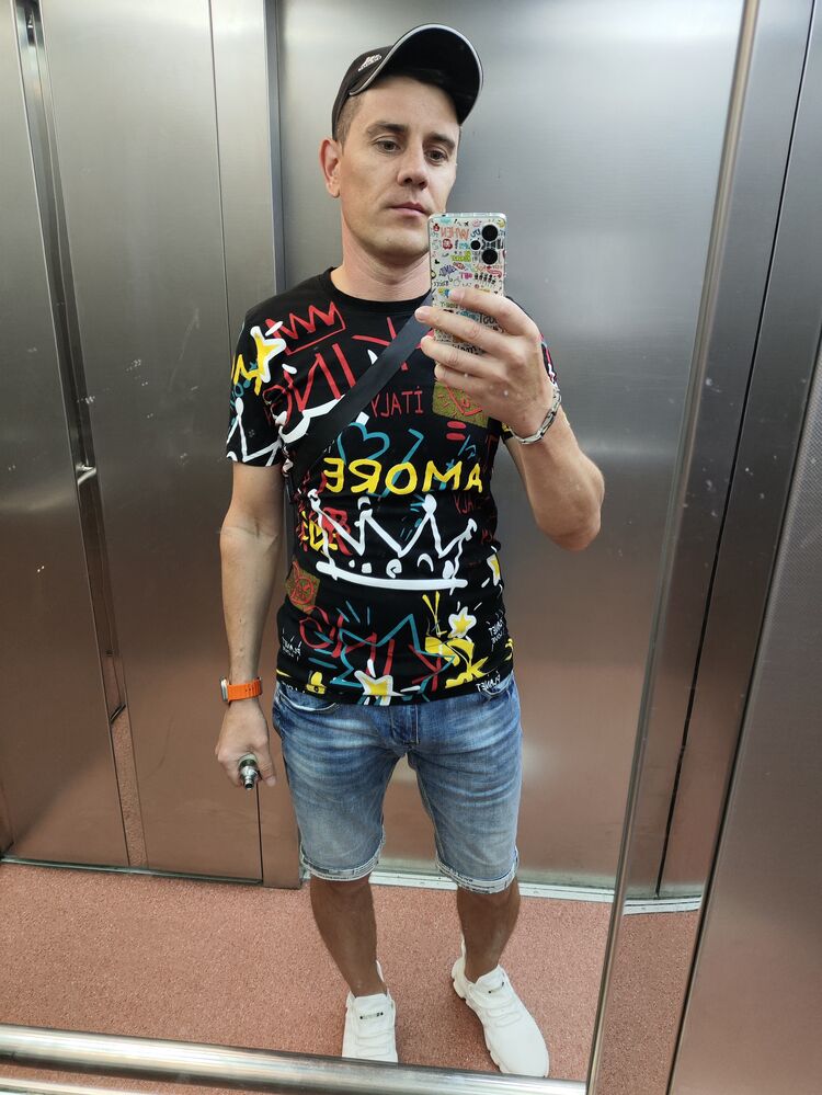  ,   Alex, 35 ,   ,   