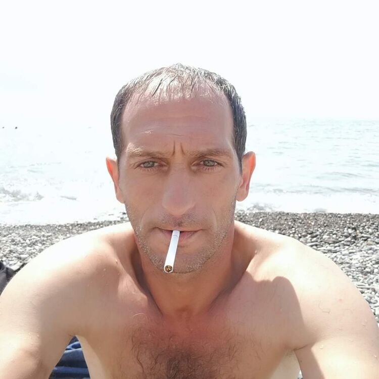  19224511  Avtandil, 49 ,    