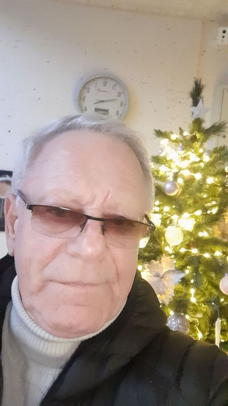  52588141  Valeriu, 63 ,    