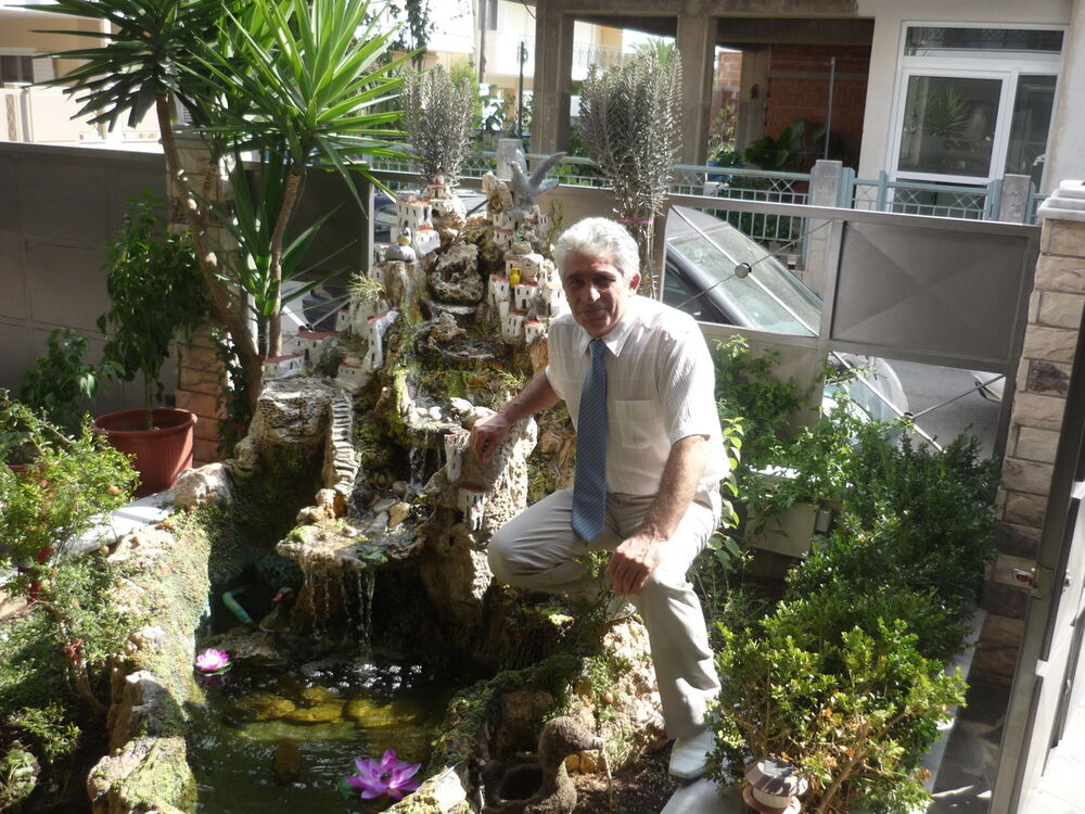  4710281  Yannis, 70 ,    