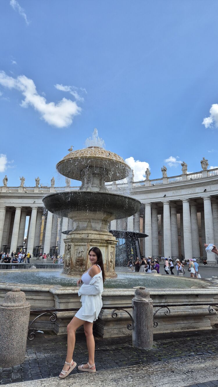  ,   Elena, 27 ,   