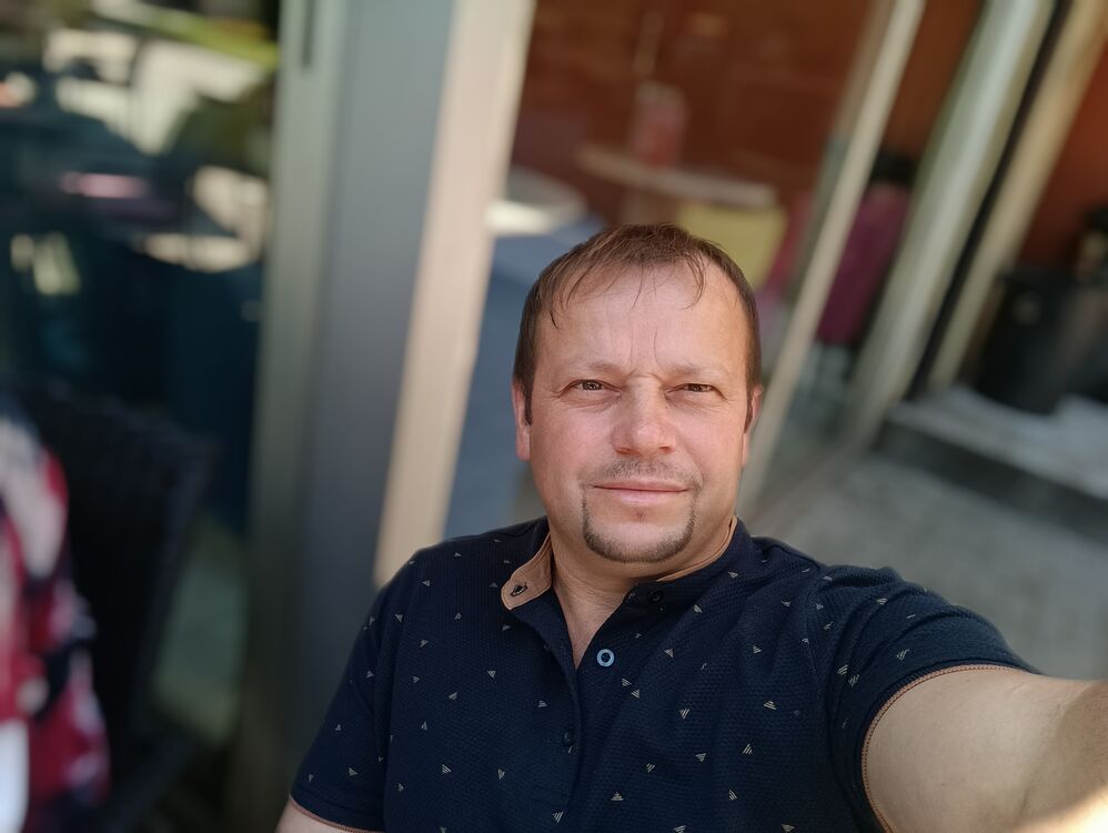  42294641  Jugoslav, 44 ,    