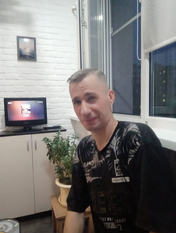  37630211  Man, 50 ,    