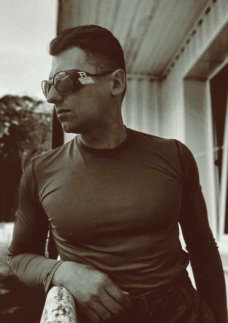  48461481  Dmitri, 29 ,    -