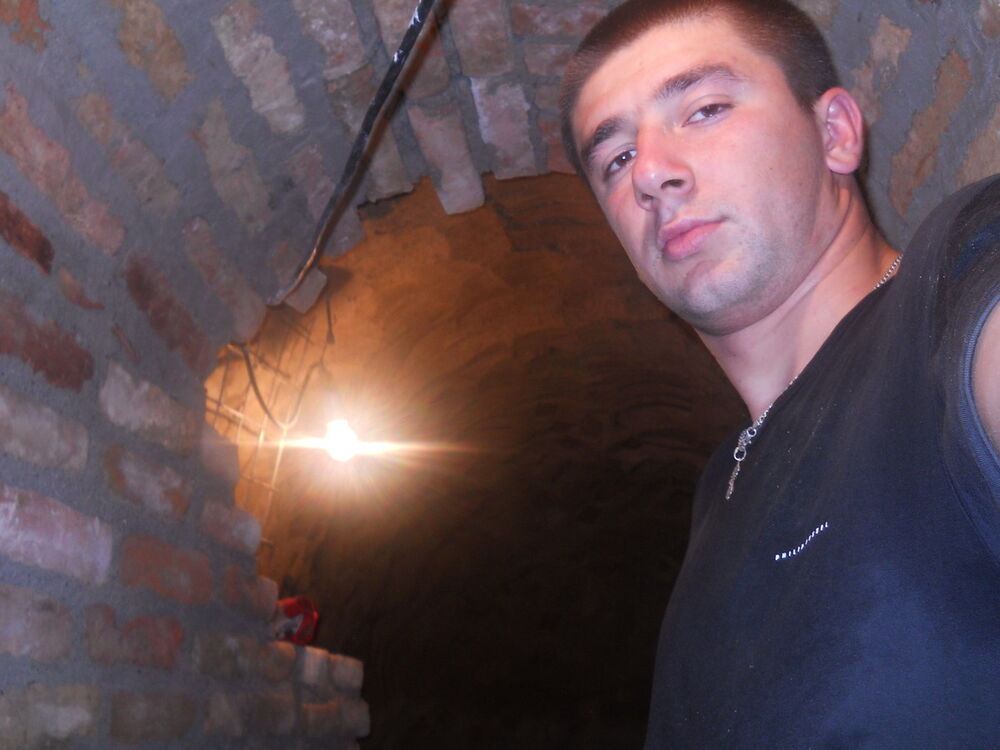  9975291  Tolik, 32 ,    Praha