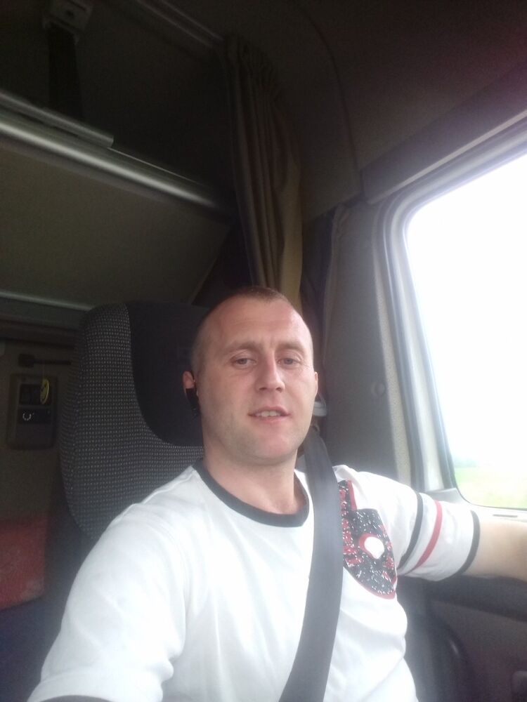  9462681  Andrej, 41 ,    